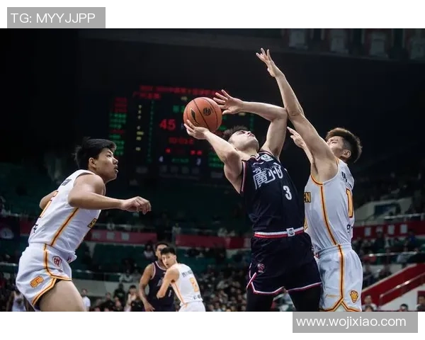 4月15日CBA广东队对阵深圳队第一节精彩回顾与分析 4月15日CBA广东队对阵深圳队第一节精彩回顾与分析