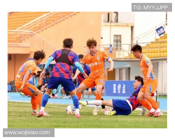 泰安天贶与山东泰山B队热身,预祝全运会获得佳绩,两队合影留念 泰安天贶与山东泰山B队热身,预祝全运会获得佳绩,两队合影留念